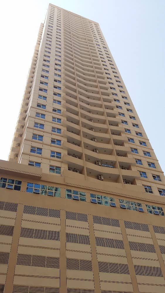 شقة في برج الزنبق،مدينة الإمارات‬ 1 غرفة 18000 درهم - 2877739