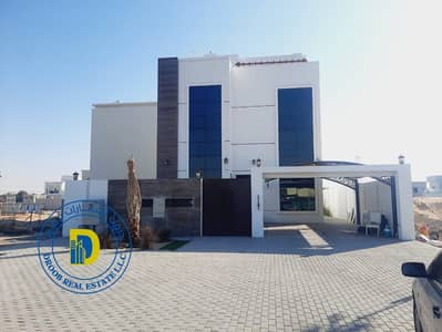 For sale, a villa in Al Helio 1 area, Ajman, super deluxe finishing, 4 rooms with roof, excellent location, large rebound area, at a very special pric