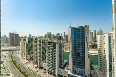 1 Bedroom Flat for Rent in Business Bay, Dubai - Modern 1B w/ extra bed | Burj & Canal Views