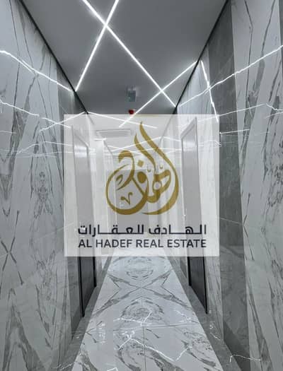 A room and a hall for the first resident in Al Mowaihat 3, close to Sheikh Mohammed Bin Street and the Sharjah Zayed exit. Prices are 24 and 25 thousa