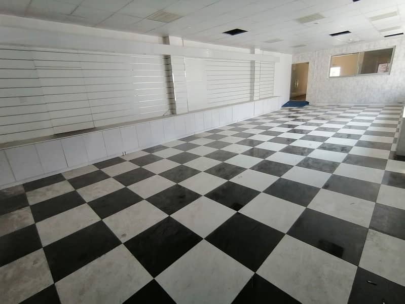 Showroom for Rent facing main road Showroom for Rent facing main road
