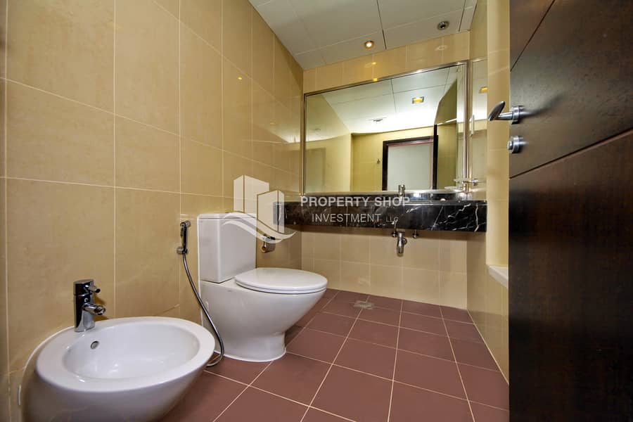 15 2-bedroom-apartment-al-reem-island-shams-abu-dhabi-sky-tower-master-bathroom. JPG