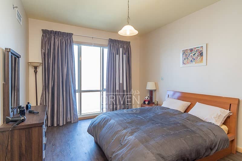 Fully Upgraded 2 Bed Apt w/ Amazing View