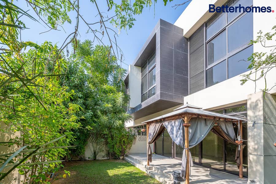 Must See | Rare unit | Stunning golf views | Single row Must See | Rare unit | Stunning golf views | Single row