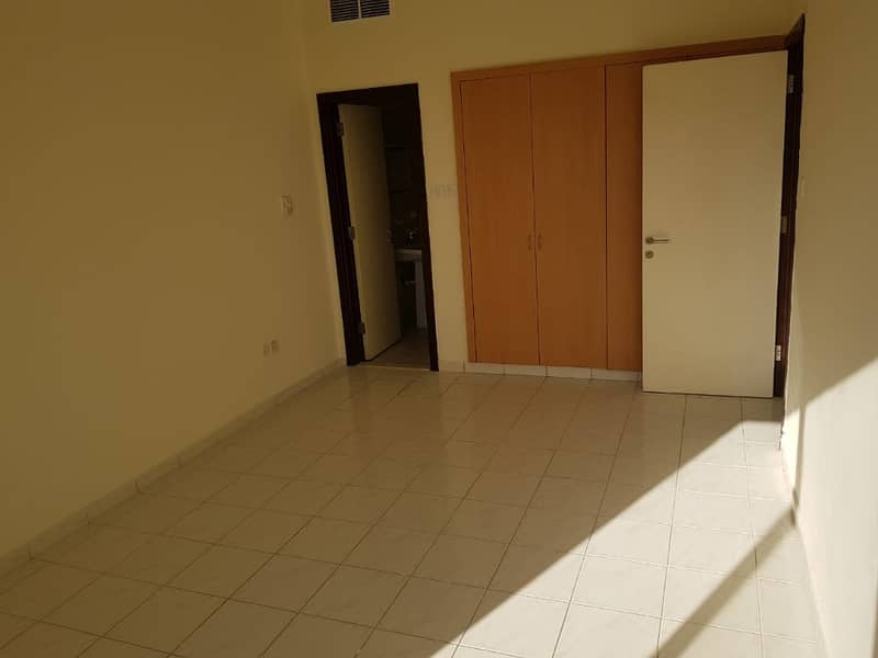 International City, Italy Cluster, 1 Bedroom for Rent. 32/4 Payments.