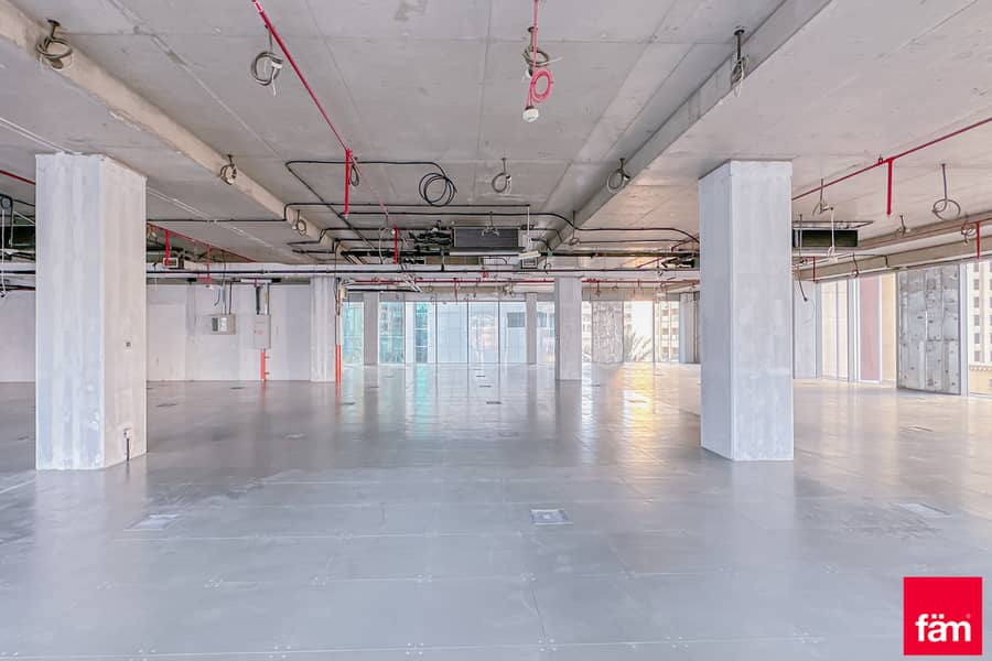 New Semi-fitted Half Floor Office in Dubai Marina