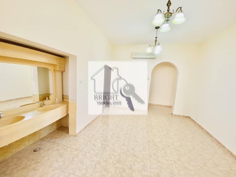 5 4 Bedroom Spacious Villa In Al Muwaiji