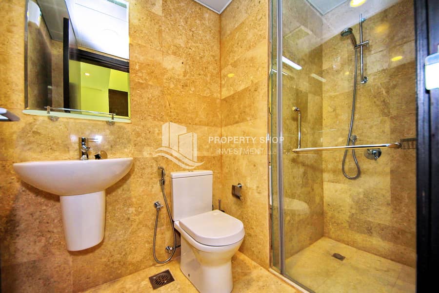 13 2-bedroom-abu-dhabi-al-reem-island-marina-square-ocean-terrace-bathroom-2. JPG