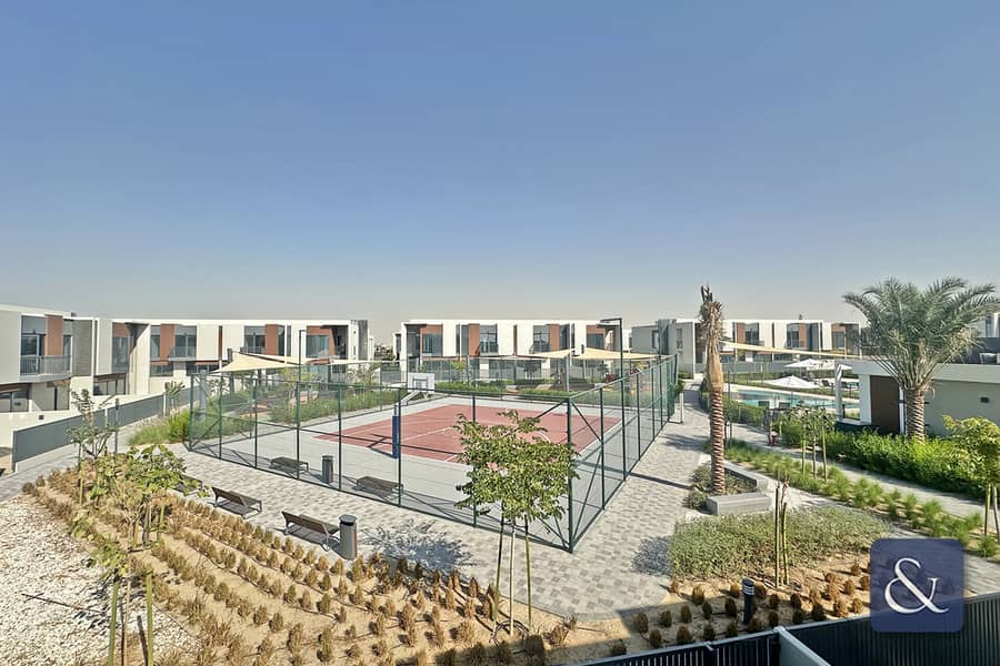 Single Row | 3 Bed | Opposite Pool & Park Single Row | 3 Bed | Opposite Pool & Park