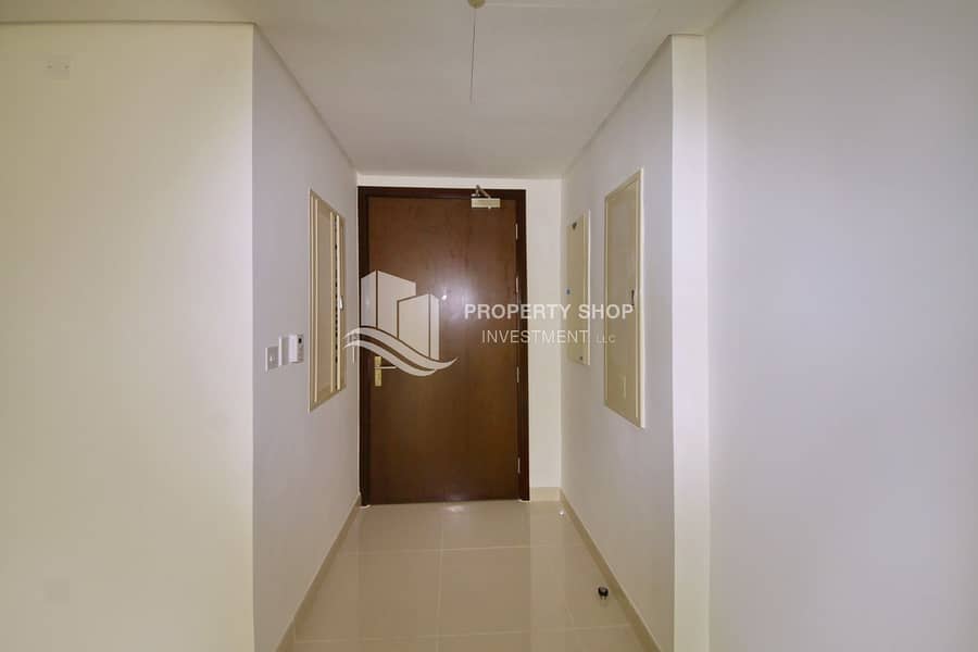 7 1-bedroom-apartment-al-reem-island-marina-square-burooj-view-foyer. JPG