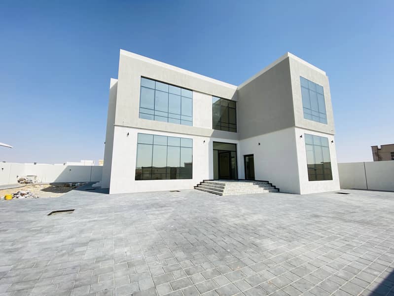 Brand new luxurious best layout independent 5bed villa separate majlas just 3400000