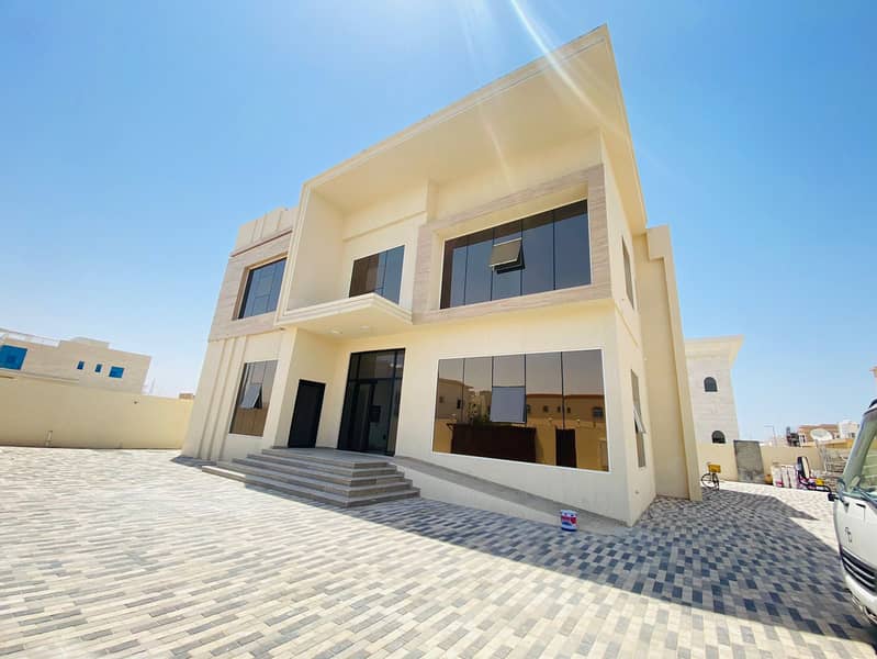Brand new luxurious independent mulhaq 5bed Villa Separate majlas just 3.5m