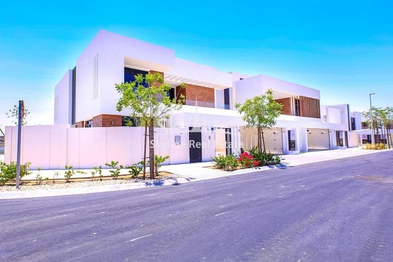 Luxurious 4BR Villa with Majlis and garden