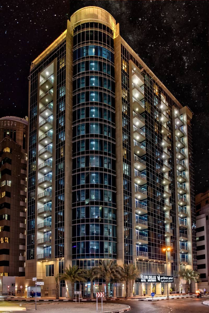 4 Icon Delux Apartment Exterior View Night