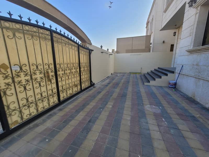 Villa for rent in Ajman, Al Rawda area, 5 master rooms