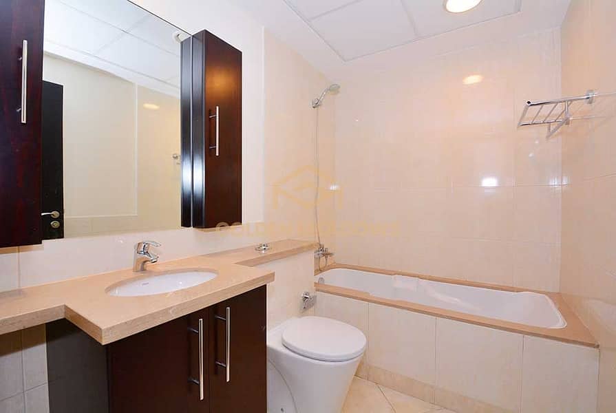 12 Bath-01. jpg