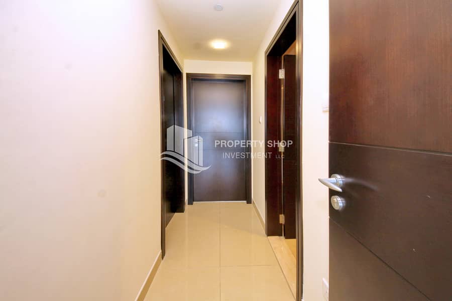 11 3-bedroom-apartment-al-reem-island-shams-abu-dhabi-sun-tower-corridor. JPG