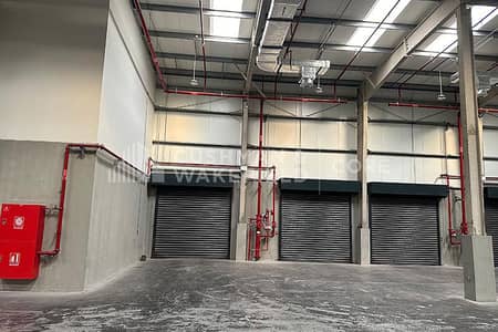 Warehouse for Rent in Al Samha, Abu Dhabi - Mezzanine Office | Temp Controlled | Loading Ramp