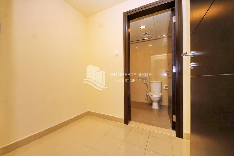 9 3-bedroom-apartment-al-reem-island-shams-abu-dhabi-sun-tower-maidsroom. JPG