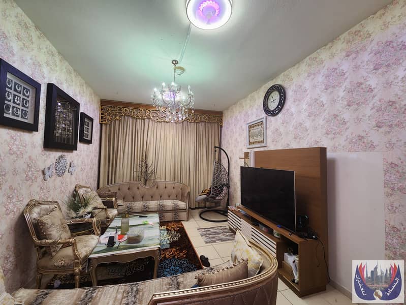 شقة مفروشة بالكامل غرفتين وصالة في برج عجمان واحد للبيع.