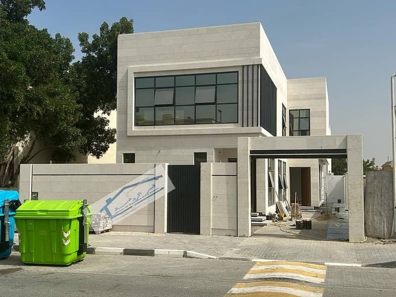 Villa for sale Al Falaj - Sharjah, great location - special price - personal finishing