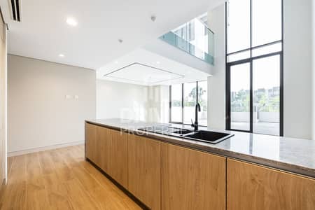 3 Bedroom Villa for Rent in Jumeirah, Dubai - Luxurious VIlla with Sea and Skyline View