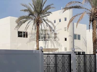 One Month Free | Vacant | Al Garhoud Complex | 4 Cheques One Month Free | Vacant | Al Garhoud Complex | 4 Cheques