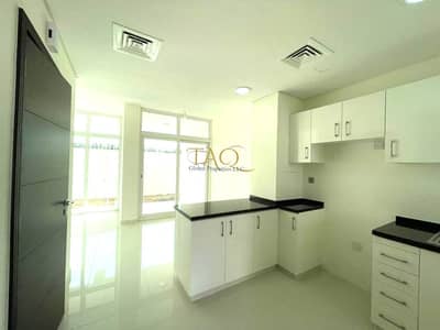 SPACIOUS 3 BEDROOM  | UNFURNISHED | CORNER |