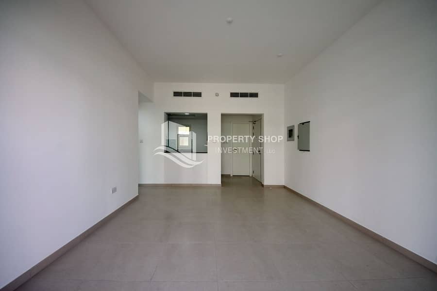 7 1-bedroom-abu-dhabi-al-ghadeer-terrace-apartment-dining-area. JPG