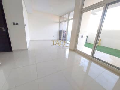 SPACIOUS 3 BEDROOM  | UNFURNISHED | MIDDLE UNIT | VACANT |