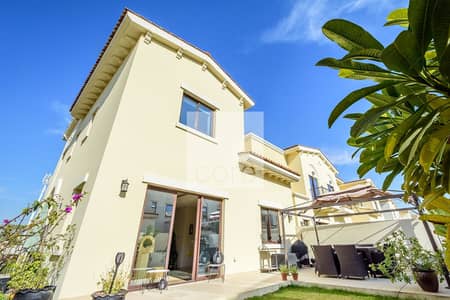 Exclusive 3E Close To Pool Vacant in March Exclusive 3E Close To Pool Vacant in March