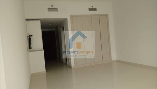 Well maintained|Chiller free|near metro. Well maintained|Chiller free|near metro.