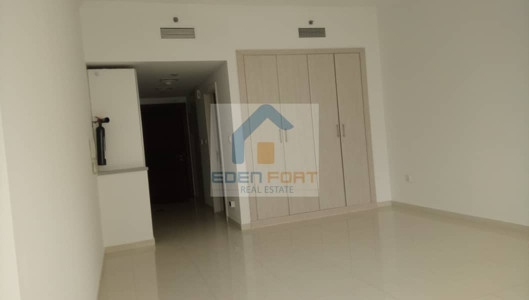 Well maintained|Chiller free|near metro. Well maintained|Chiller free|near metro.