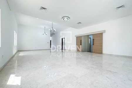5 Bedroom Villa for Sale in The Villa, Dubai - Single Row Villa Near Exit and Spinneys