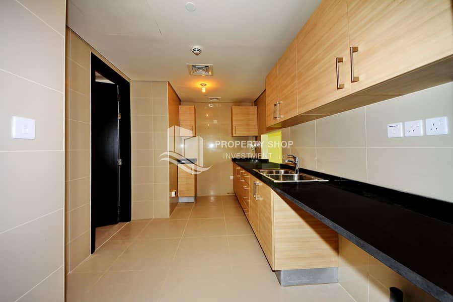 3 2-bedroom-apartment-al-reem-island-marina-square-ocean-terrace-kitchen. JPG