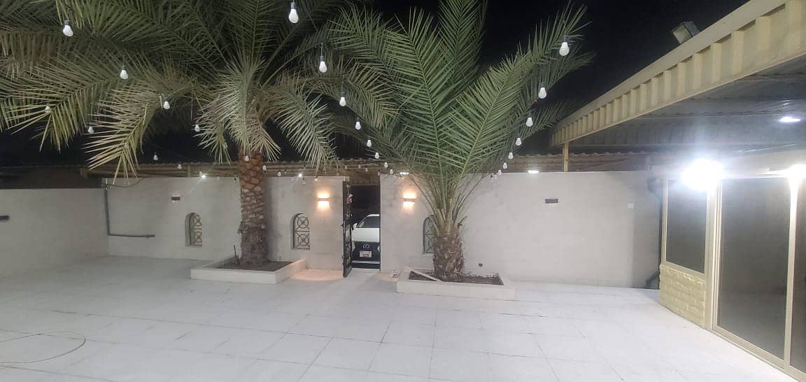 Villa for rent in Ajman, Al Mowaihat area 6 master bedrooms with majlis and lounge 9 bathroom The area is 6400 square feet The rent is 130 thousand final