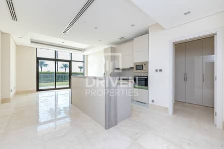 2 Bedroom Flat for Sale in Palm Jumeirah, Dubai - Huge Layout | Beach Access | Sunset View