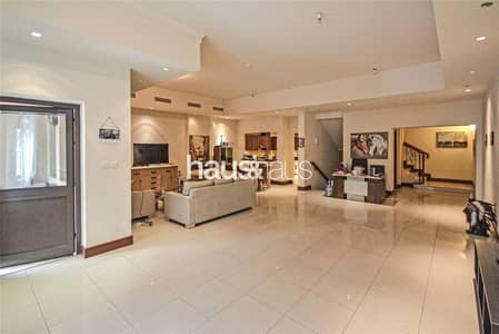 5 Bedroom Townhouse for Sale in Palm Jumeirah, Dubai - Best Value | Huge Townhouse | Triplex | High ROI