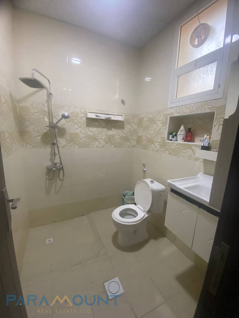 15 b2ab3fe6-57bd-4f55-a6d1-7077e2676982. jpg