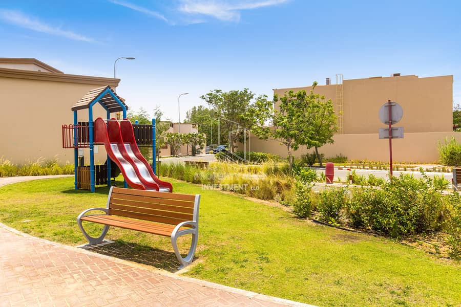 8 abu-dhabi-golf-aldar-gardens-community-play-park-area (3). JPG