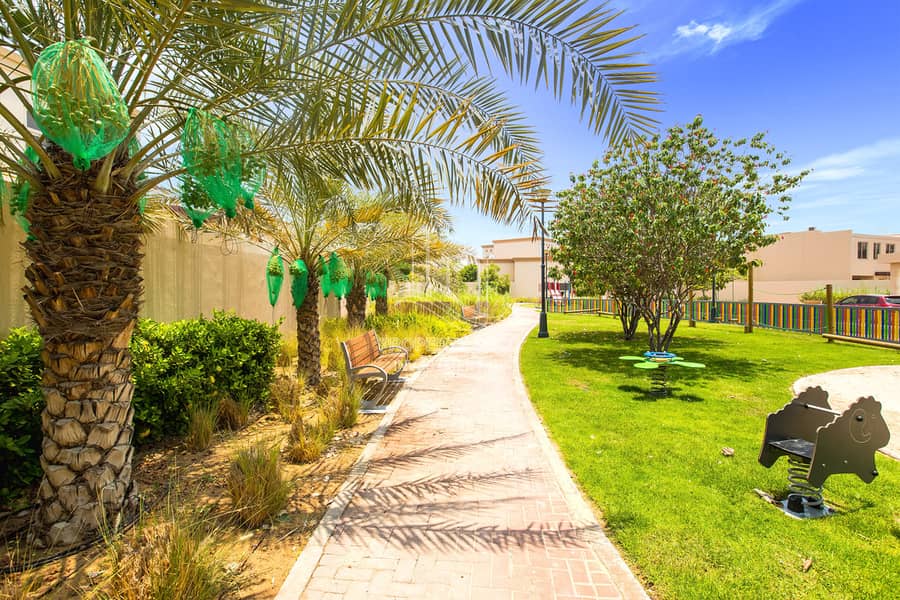 9 abu-dhabi-golf-aldar-gardens-community-walkway (2). JPG
