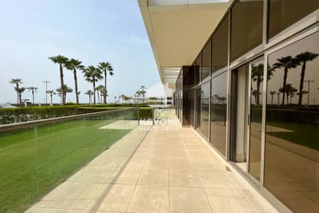 2 Bedroom Apartment for Rent in Palm Jumeirah, Dubai - Private Garden | High Floor | Sea View | 2 Cheques