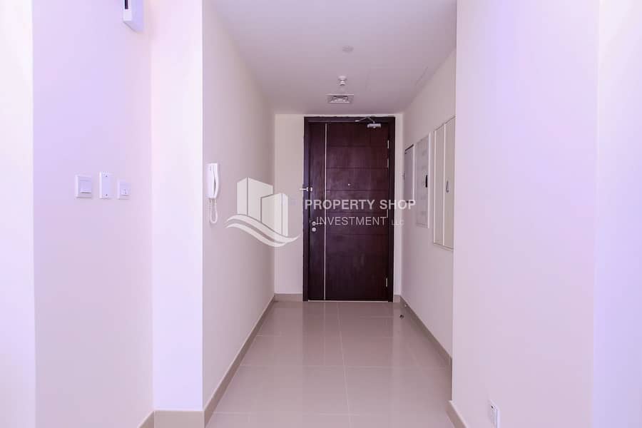 8 1-bedroom-apartment-al-reem-island-city-of-lights-sigma-tower-2-foyer. JPG