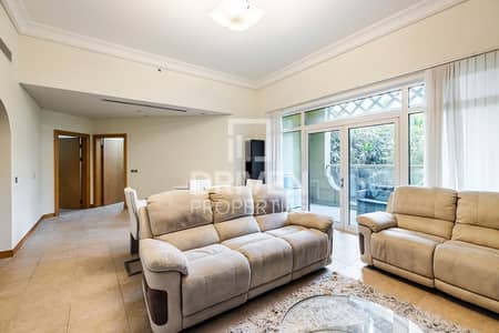 2 Bedroom Apartment for Rent in Palm Jumeirah, Dubai - Fully Furnished Plus Maids Room | Vacant