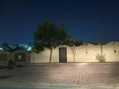 An extension for rent in Ajman, Al Hamidiya area Completely separate ground floor Two rooms and a hall 2 bathrooms Master room The yard is indoor Kitchen and laundry room Outdoor car parking Includes electricity and water 40 thousand dirhams required