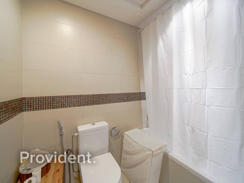 17 ADU00252. jpg