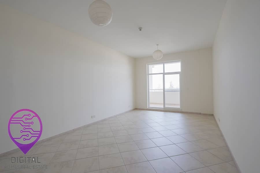 2 Living room. . . JPG