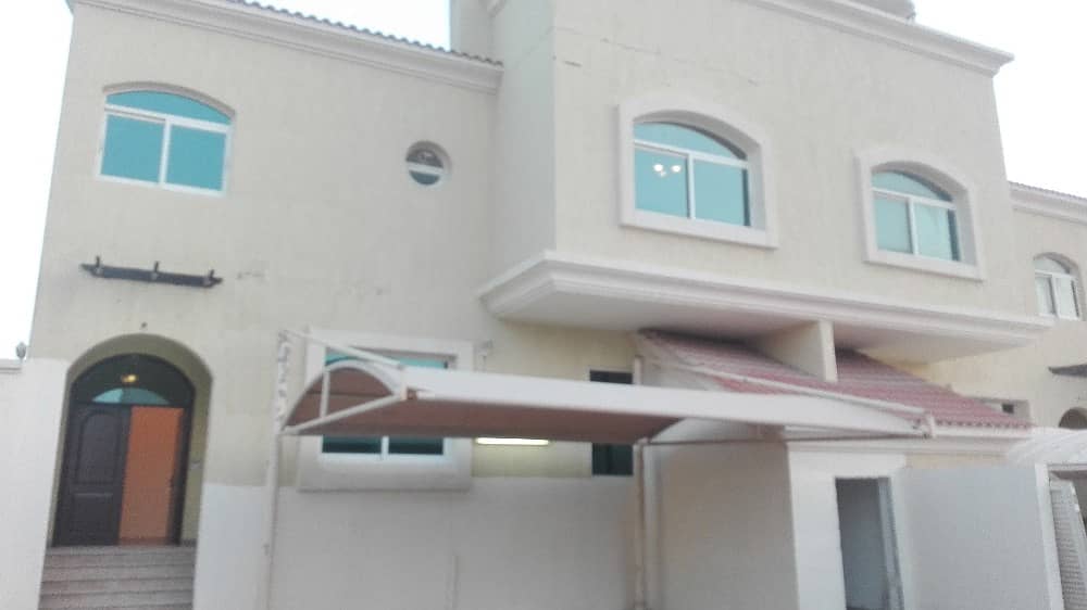 Villa for rent in the city of Mohammed bin Zayed. Two floors. Five rooms and a board close to the se