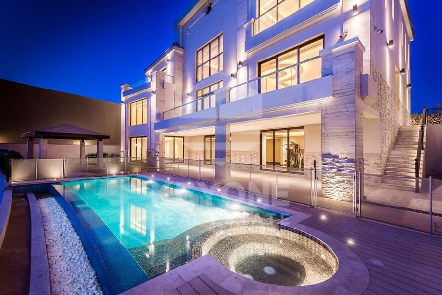 Superb Custom Built Family Villa in Jumeirah Islands