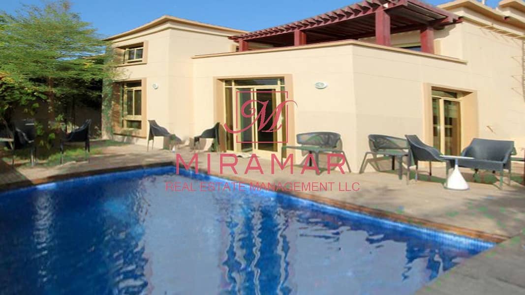 LUXURY 5B VILLA WITH PRIVATE POOL!!! EXCELLENT GARAGE!! VACANT NOW!